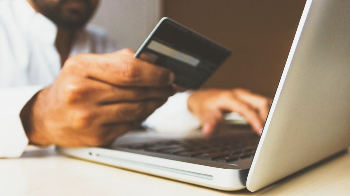 The best and worst things I bought from dodgy targeted ads in 2020